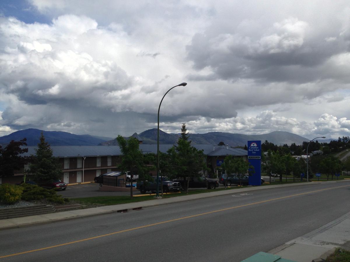 Rodeway Inn & Suites Kamloops Exterior foto