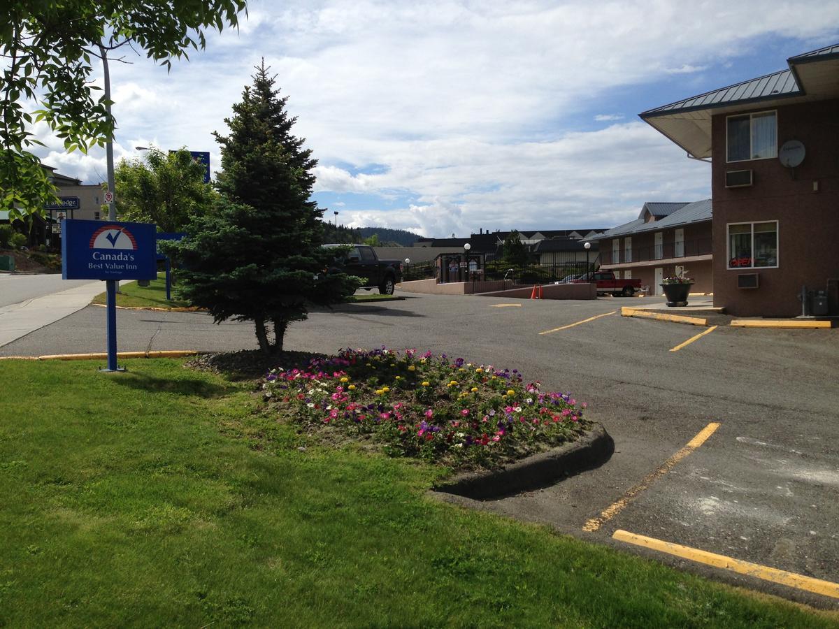 Rodeway Inn & Suites Kamloops Exterior foto