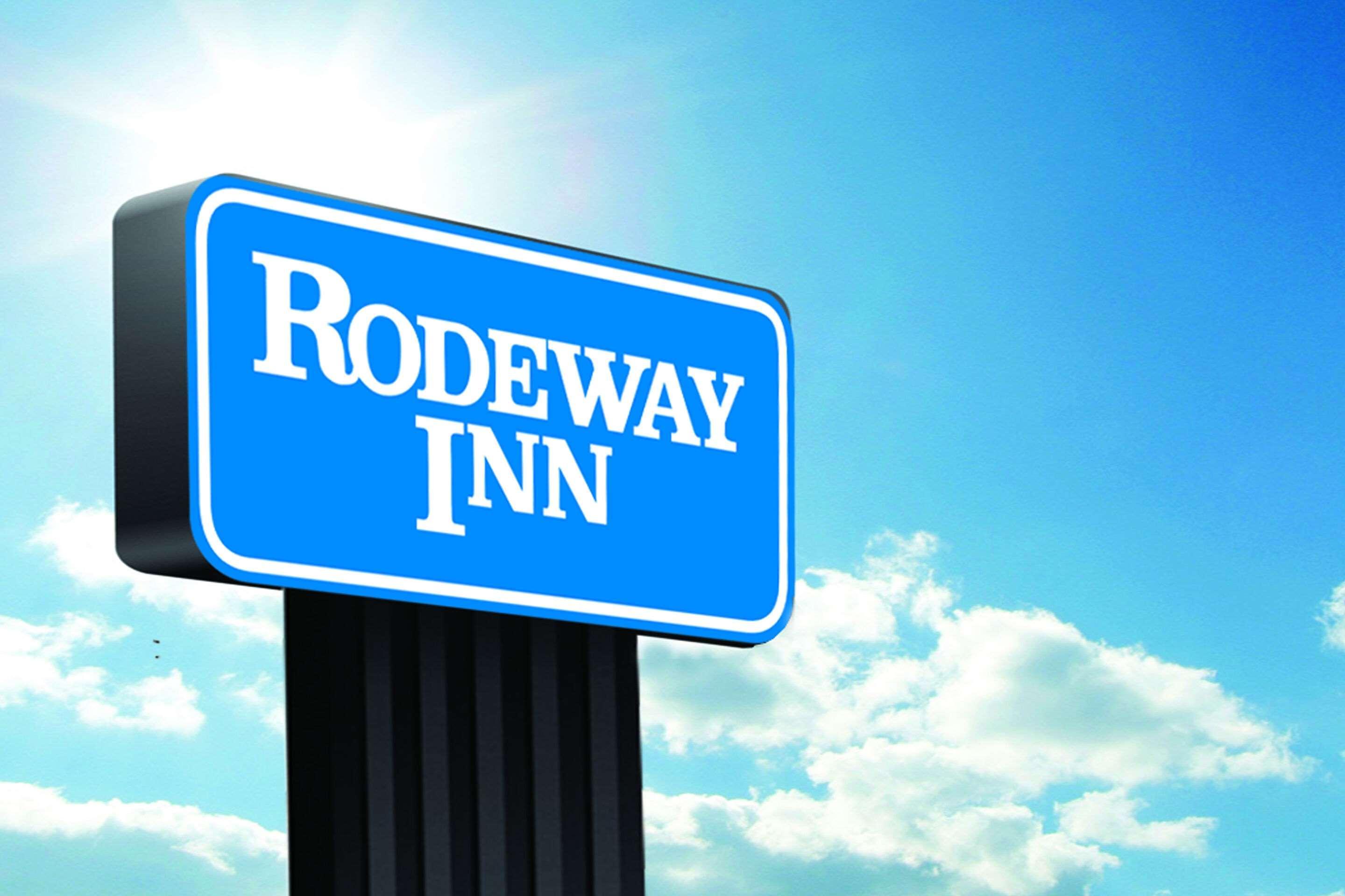 Rodeway Inn & Suites Kamloops Exterior foto