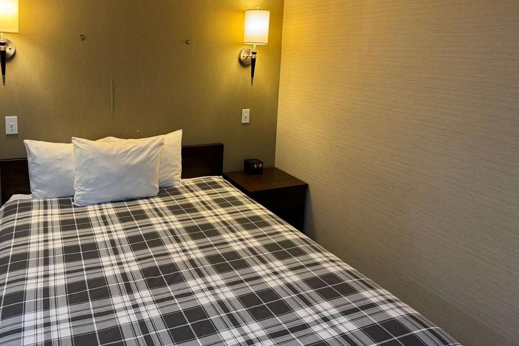 Rodeway Inn & Suites Kamloops Zimmer foto