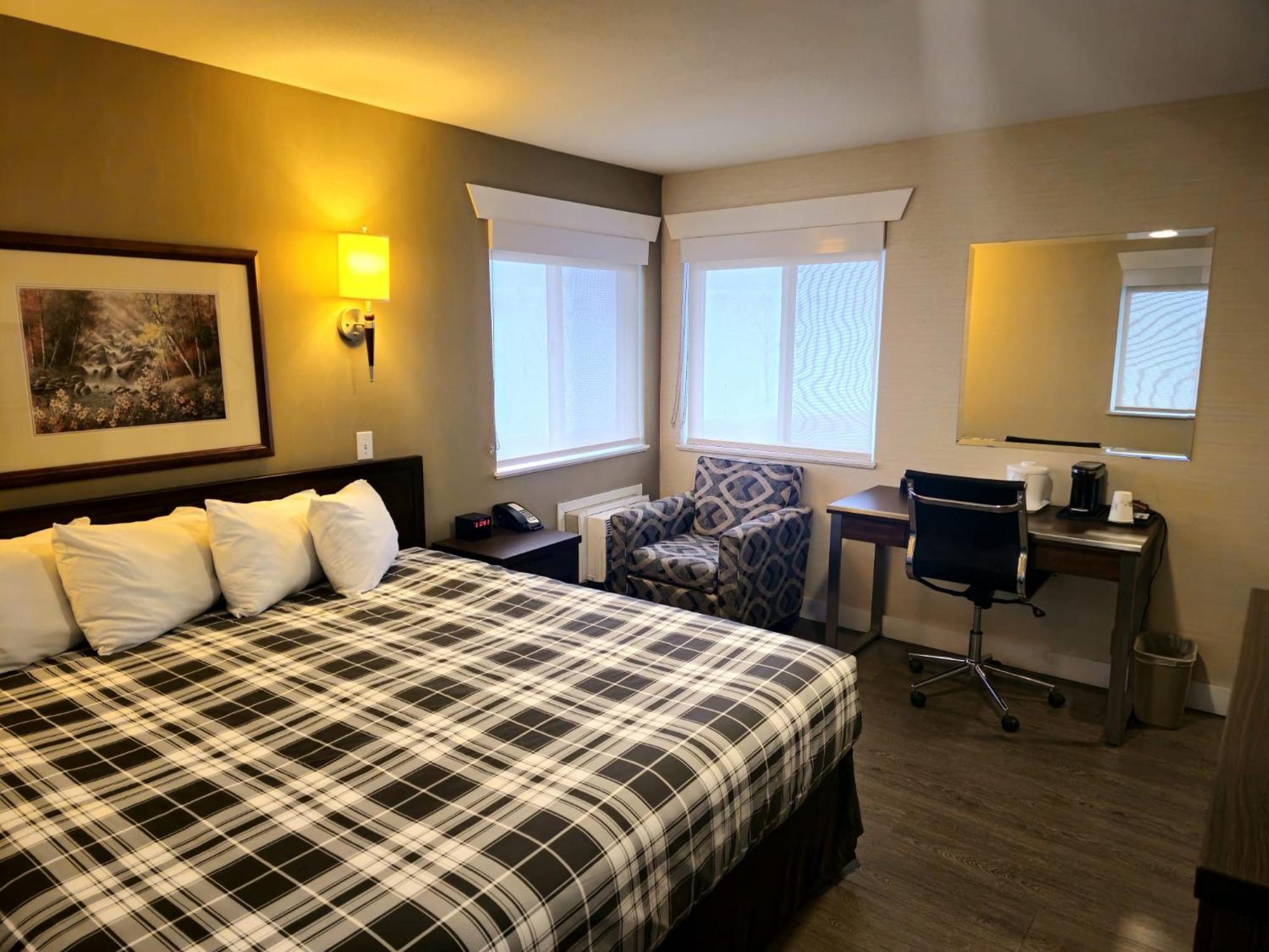Rodeway Inn & Suites Kamloops Exterior foto
