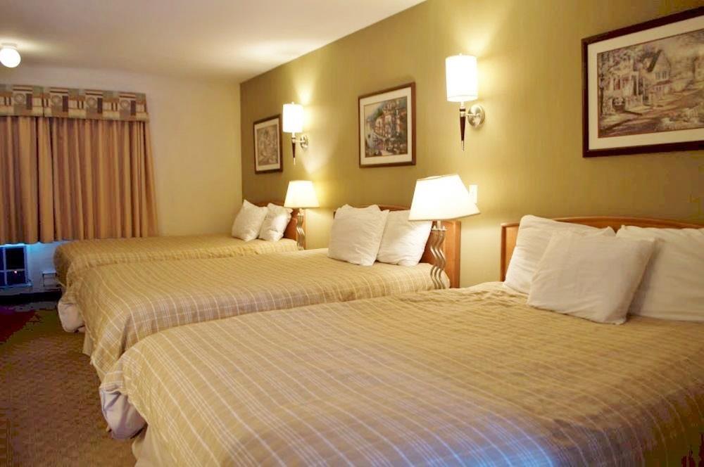 Rodeway Inn & Suites Kamloops Zimmer foto